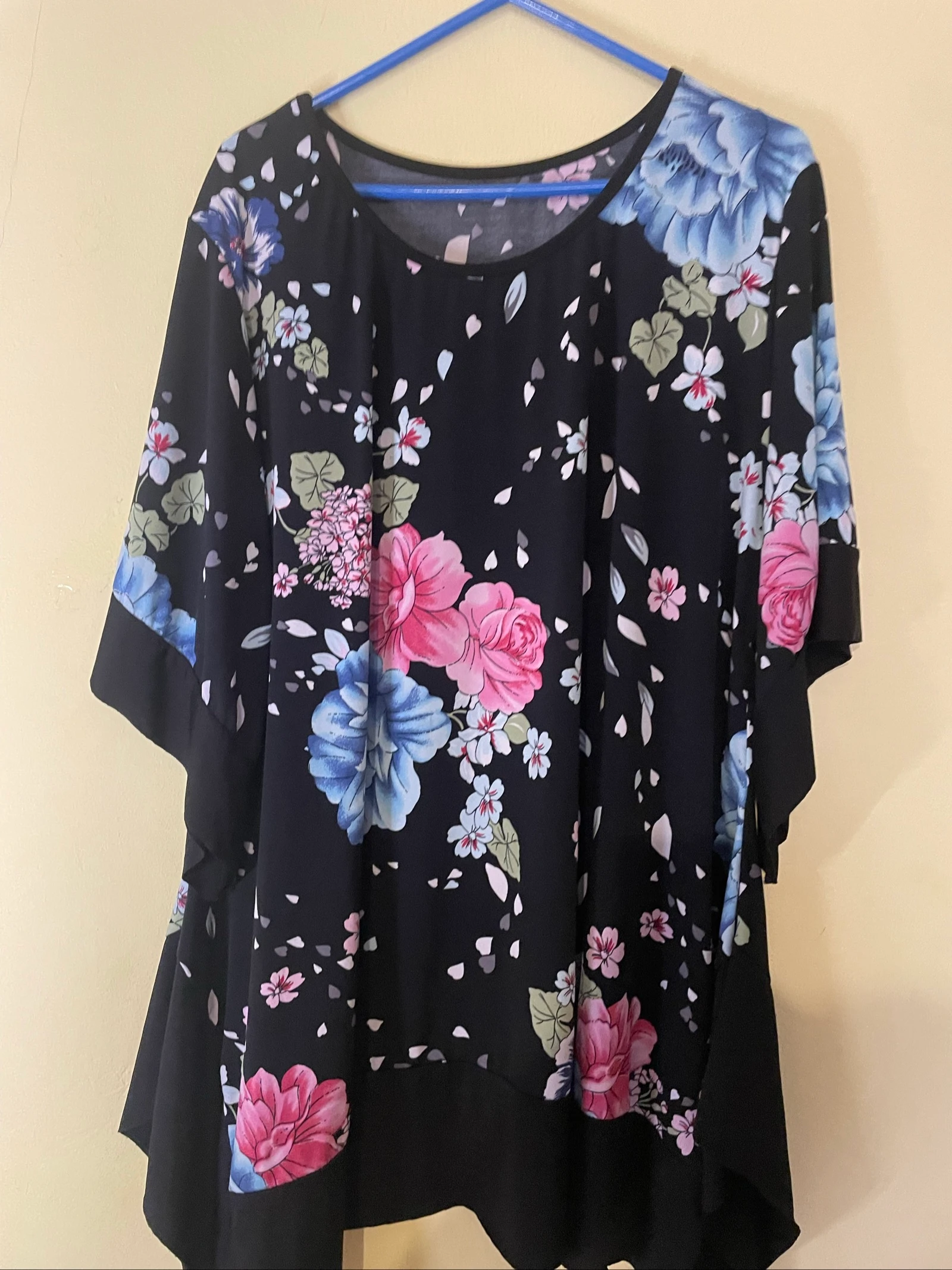 Blusa Túnica Floral Preta Oversized - Manga Quimono / Morcego